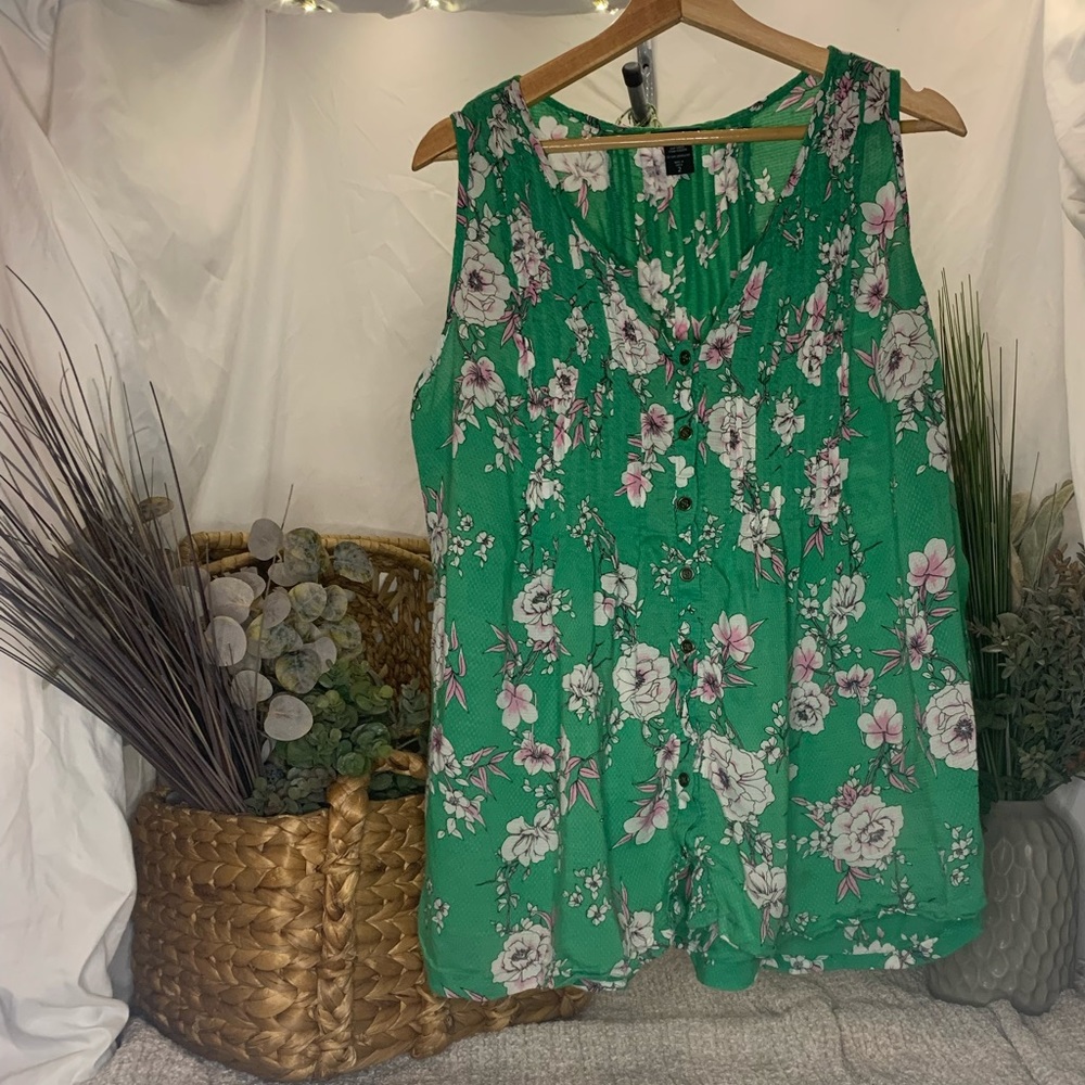Torrid Green Floral Pintuck Pleat Tank Size 2